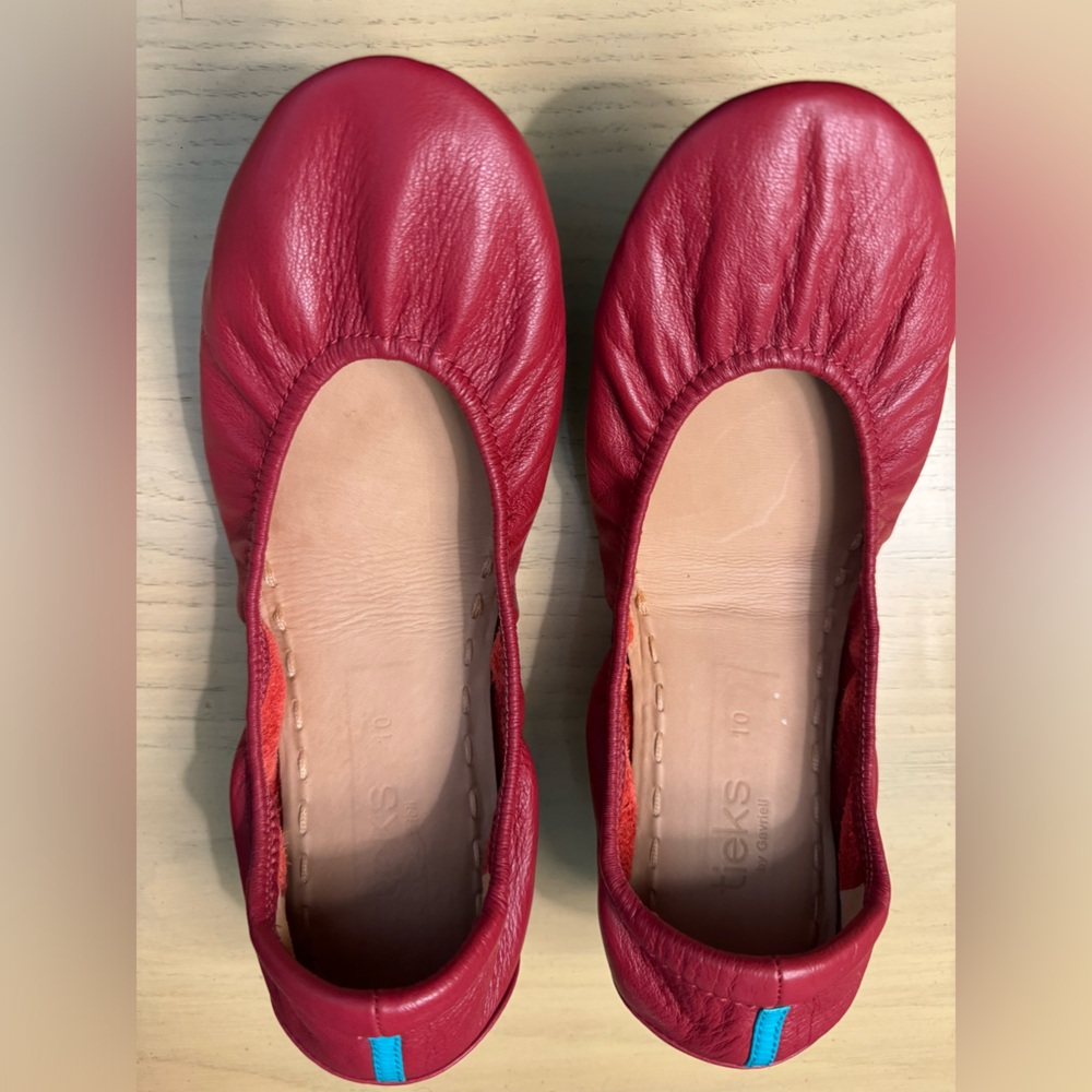 Tieks Cardinal Red Flats Barely Worn EEUC with box, flower and materials. Sz 10